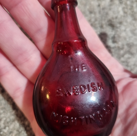 Jenny Lind Swedish Mockingbird Royal Ruby Glass Bitters Bottle Wheaton NJ - Picture 3 of 4